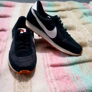 Nike ladies 6.5 ,Daybreaker trainers